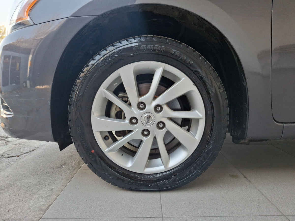 2015 Nissan Sentra 4p Advance L4/1.8 Man