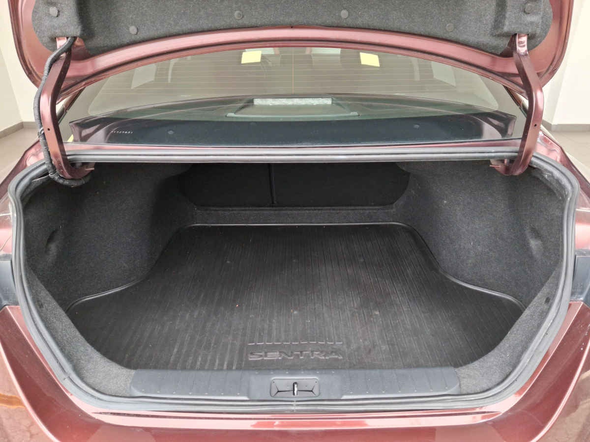 2023 Nissan Sentra 4p Advance L4/2.0 Man