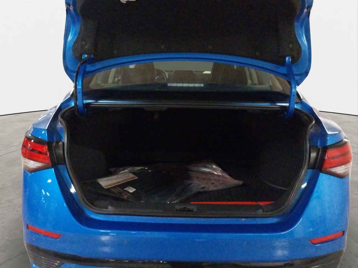 2025 Nissan Sentra 4p SR Platinum Bi-tono L4/2.0 Aut