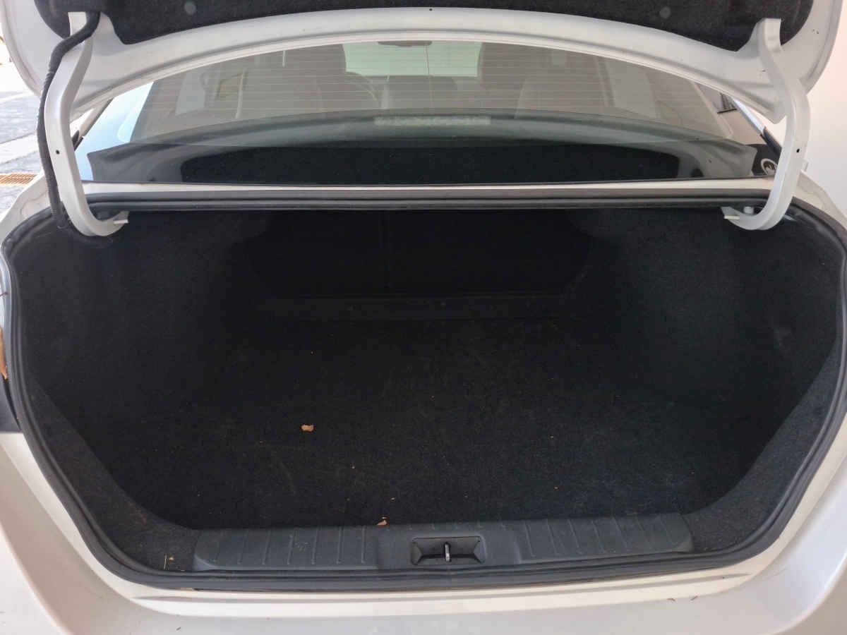 2023 Nissan Sentra 4p SR Platinum L4/2.0 Aut