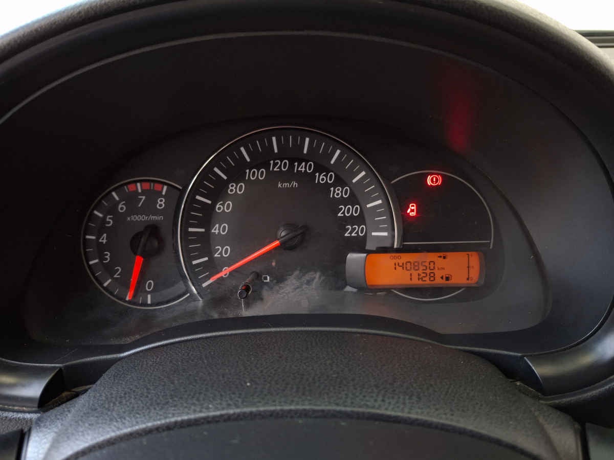 2014 Nissan March 5p Advance L4/1.6 Man