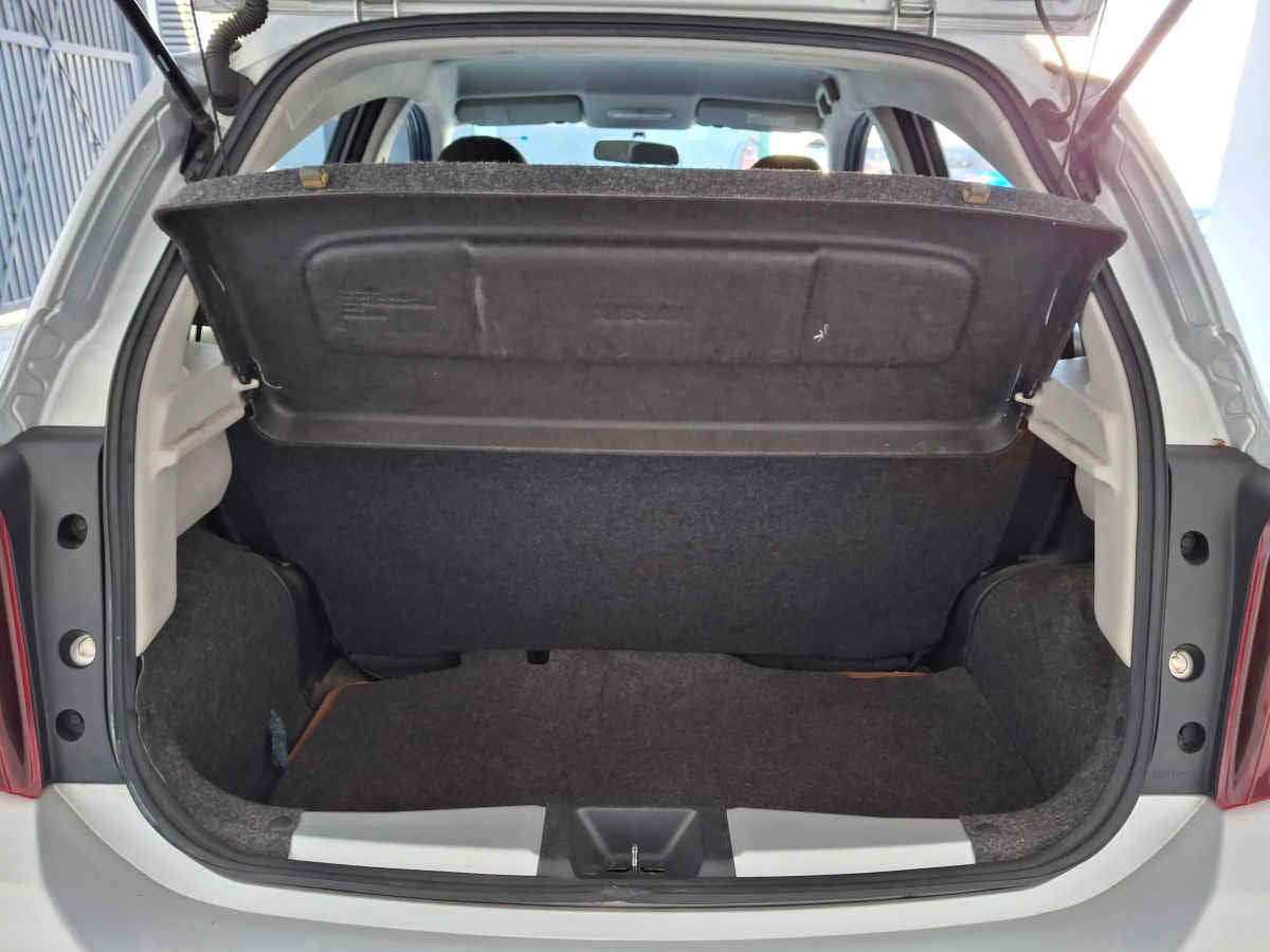 2022 Nissan March 5p Exclusive L4/1.6 Man