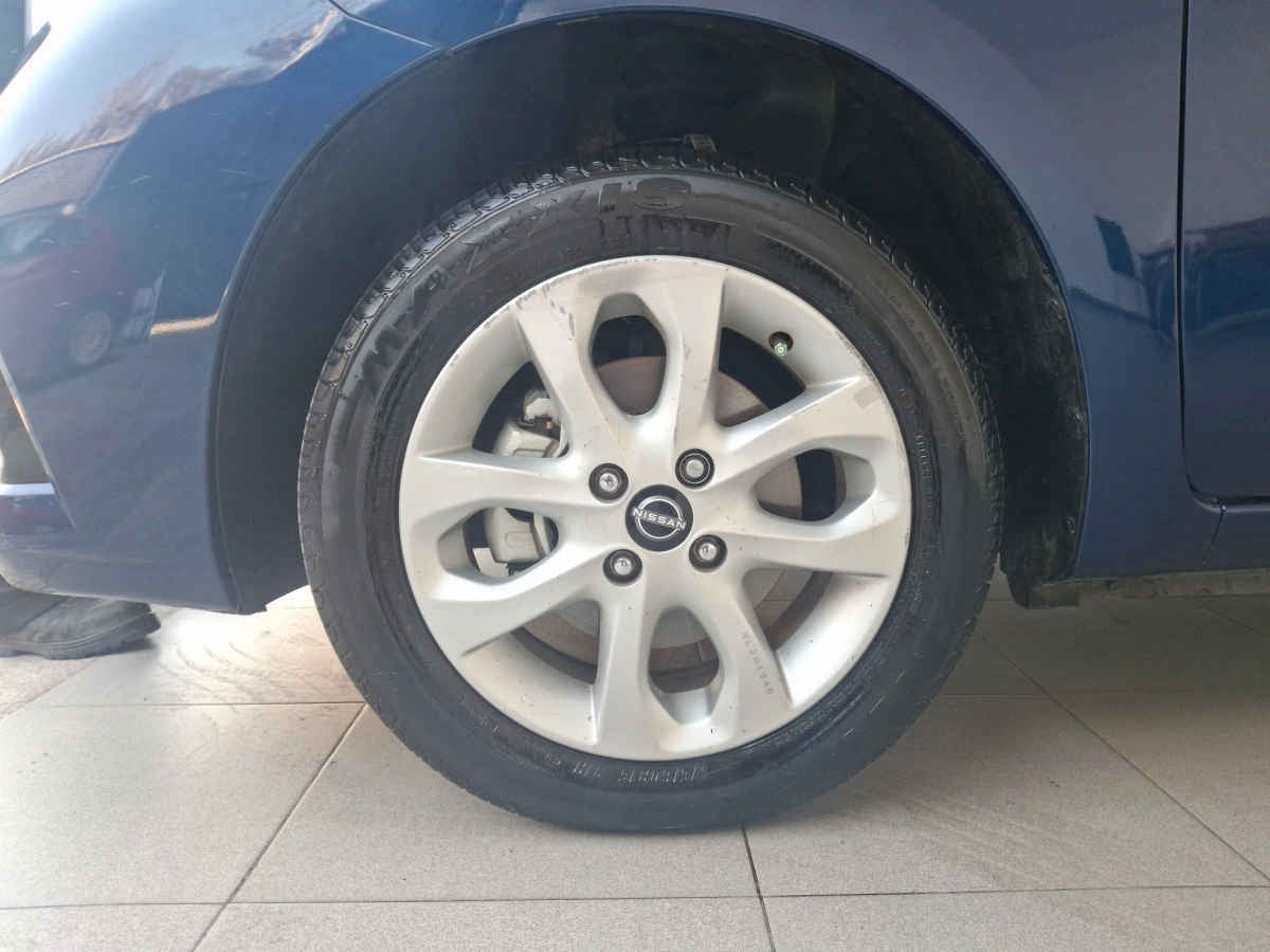 2022 Nissan March 5p Advance L4/1.6 Man