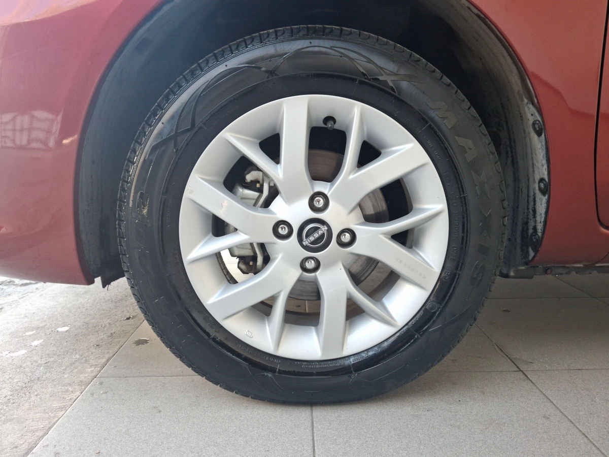 2025 Nissan V-Drive 4p L4/1.6 Man Audio