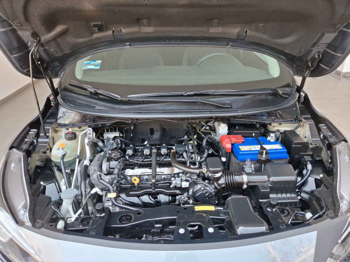 2023 Nissan Versa 4p Advance L4/1.6 Man