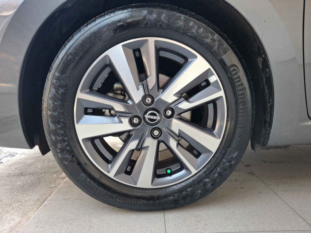 2023 Nissan Versa 4p Advance L4/1.6 Man