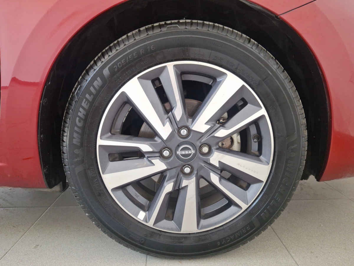 2024 Nissan Versa 4p Advance L4/1.6 Man
