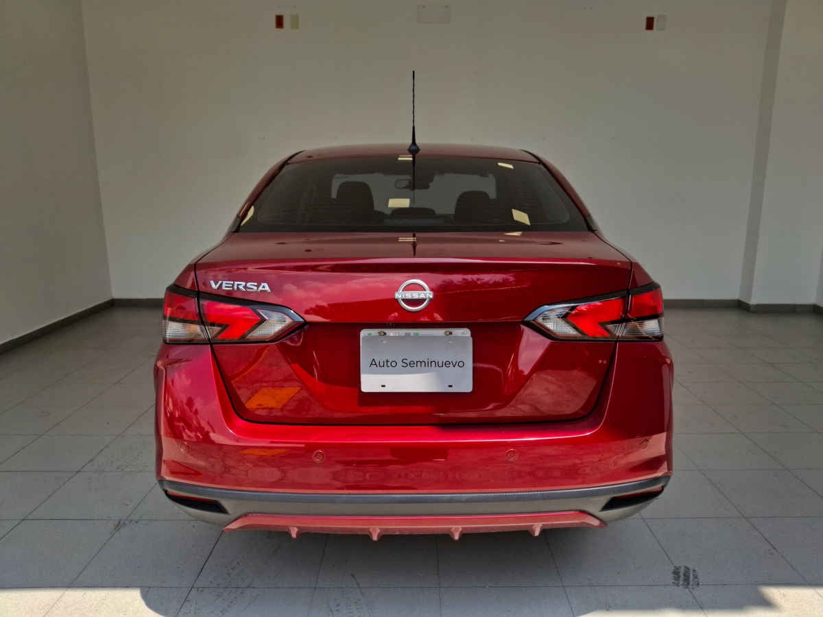 2024 Nissan Versa 4p Advance L4/1.6 Man