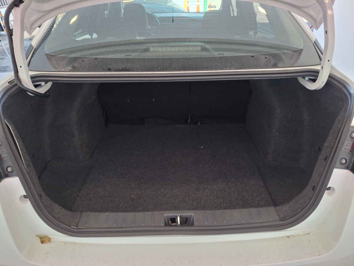 2024 Nissan Versa 4p Advance L4/1.6 Man