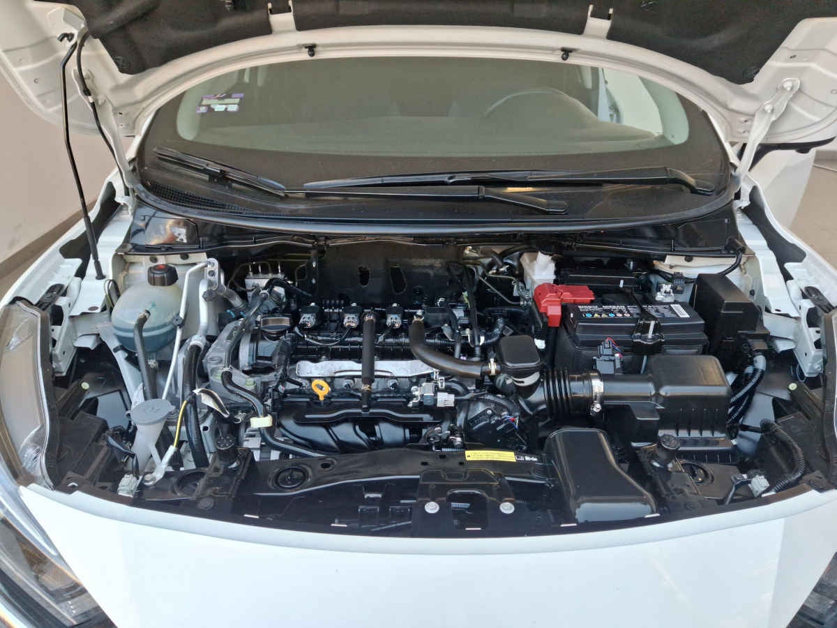 2024 Nissan Versa 4p Advance L4/1.6 Man