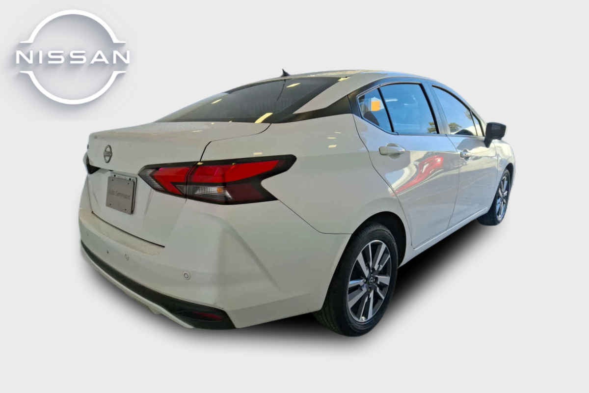 2024 Nissan Versa 4p Advance L4/1.6 Man