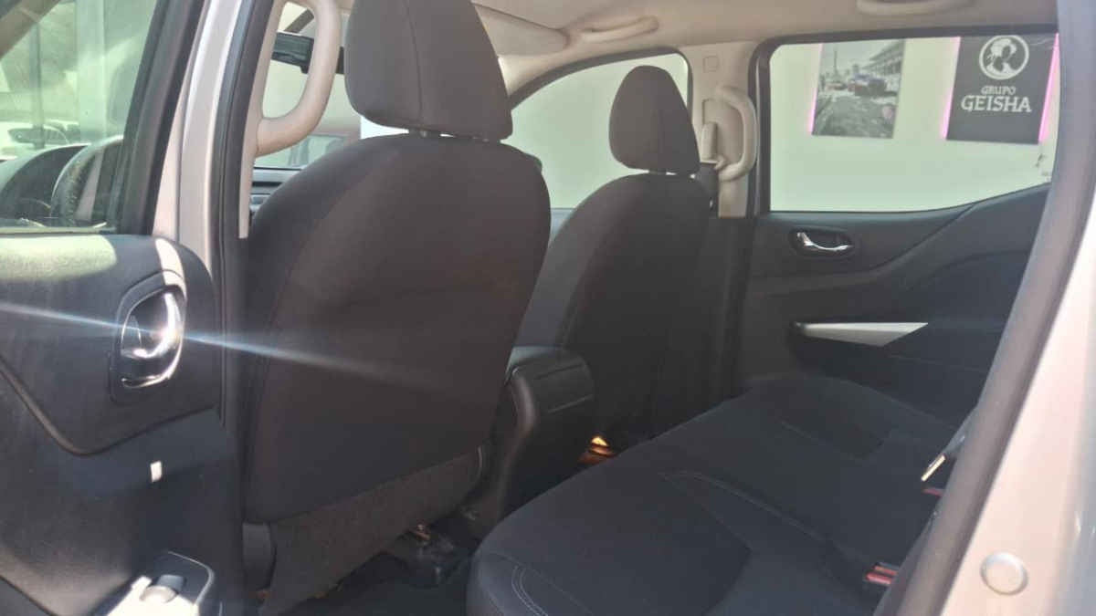 2022 Nissan Frontier 4p LE L4/2.5 Man