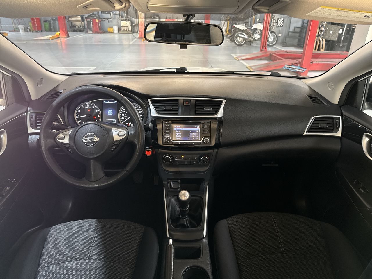 2017 Nissan SENTRA ADVANCE MT