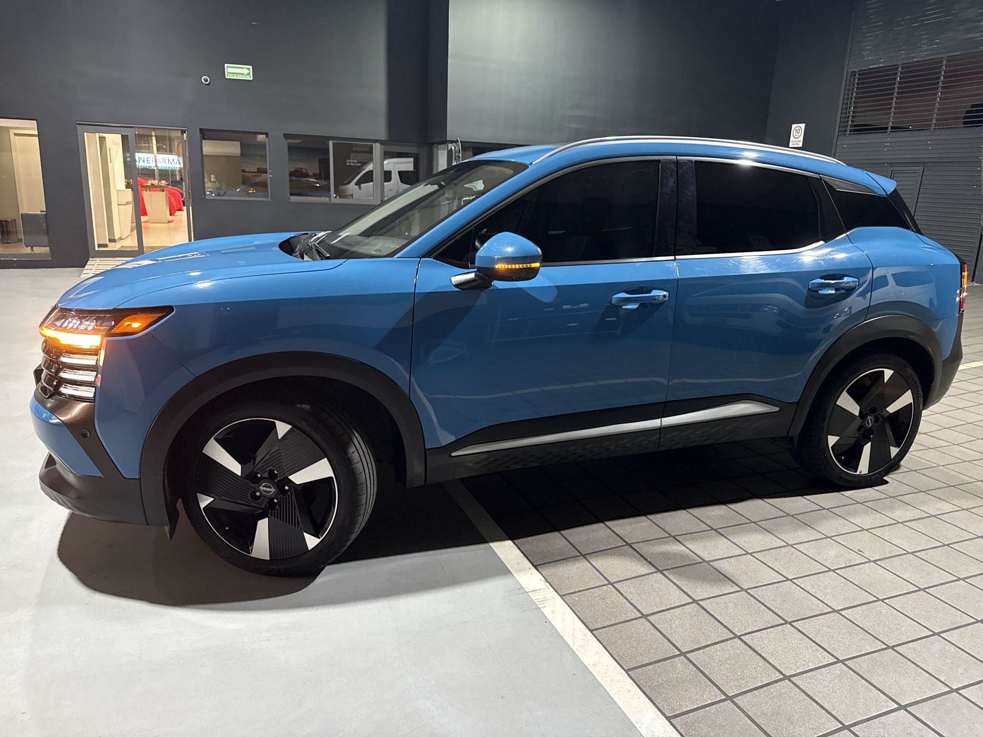 2025 Nissan KICKS PLATINUM CVT