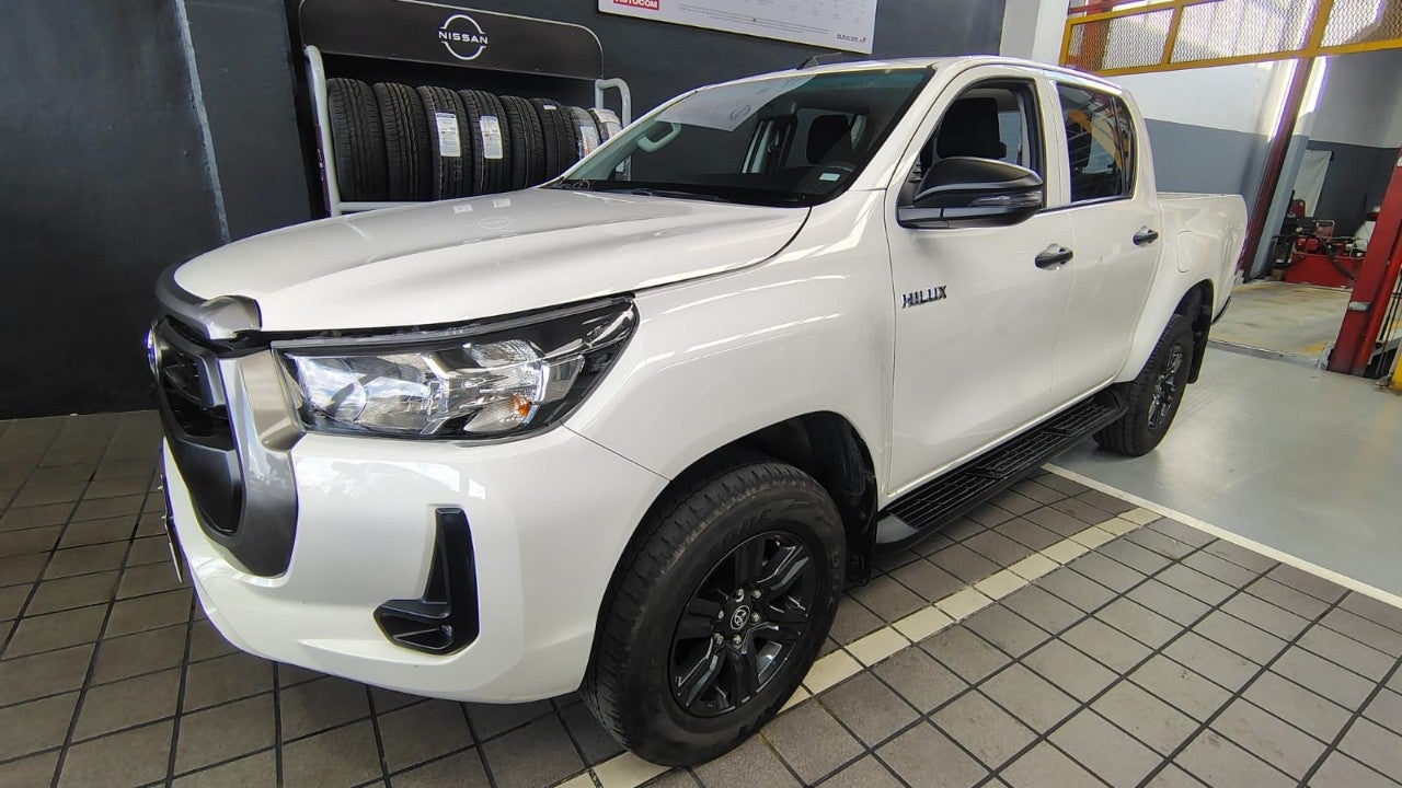 2021 Toyota HILUX D-CAB SR
