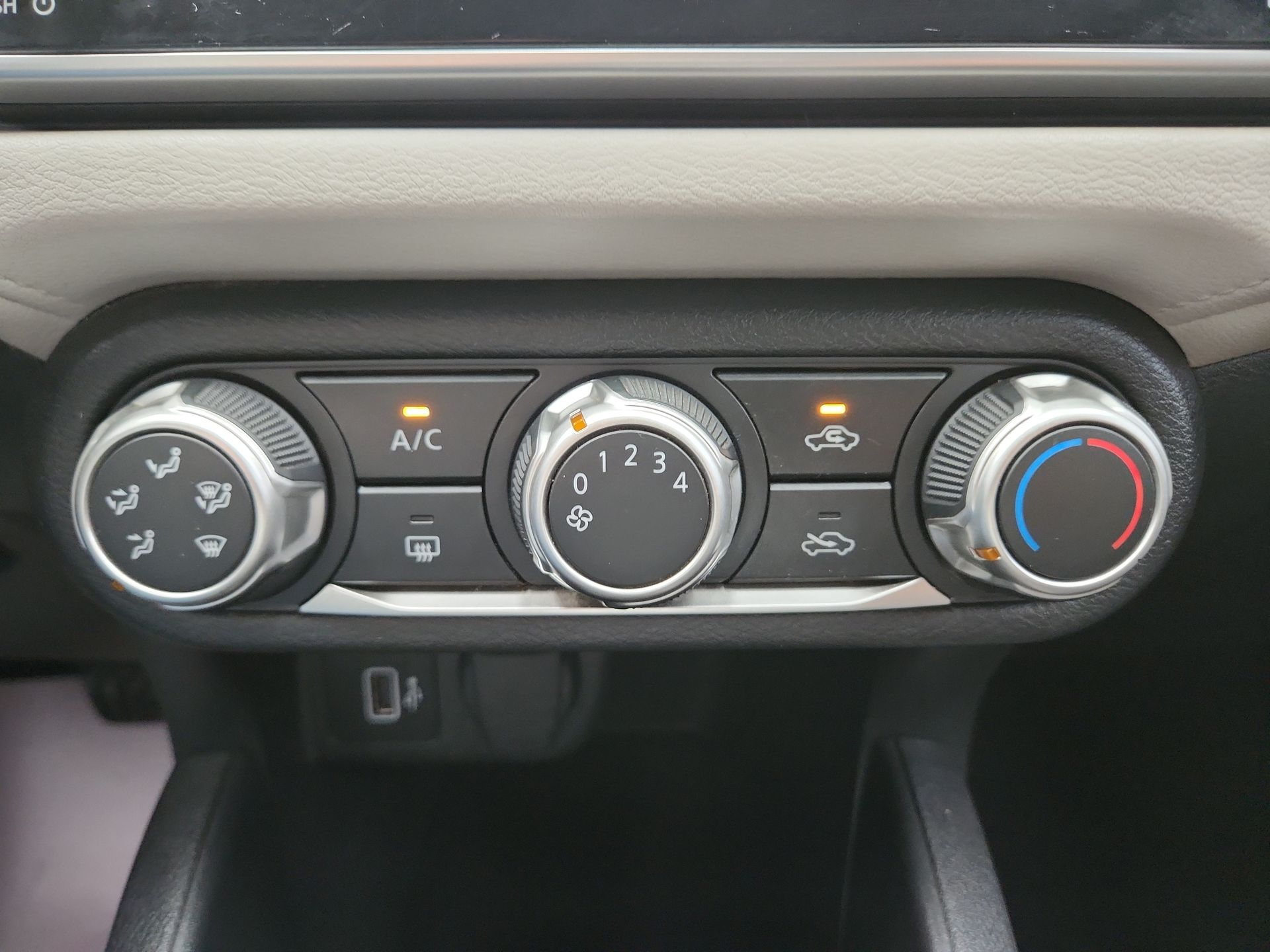 2022 Nissan VERSA ADVANCE CVT 22