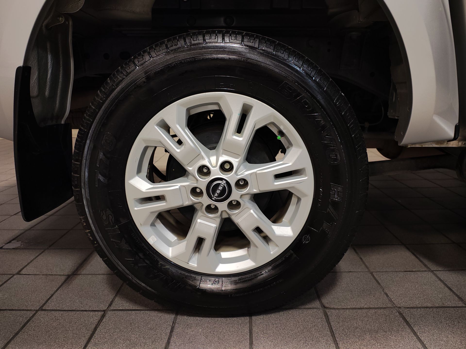 2024 Nissan FRONTIER FRONTIER LE TM 24