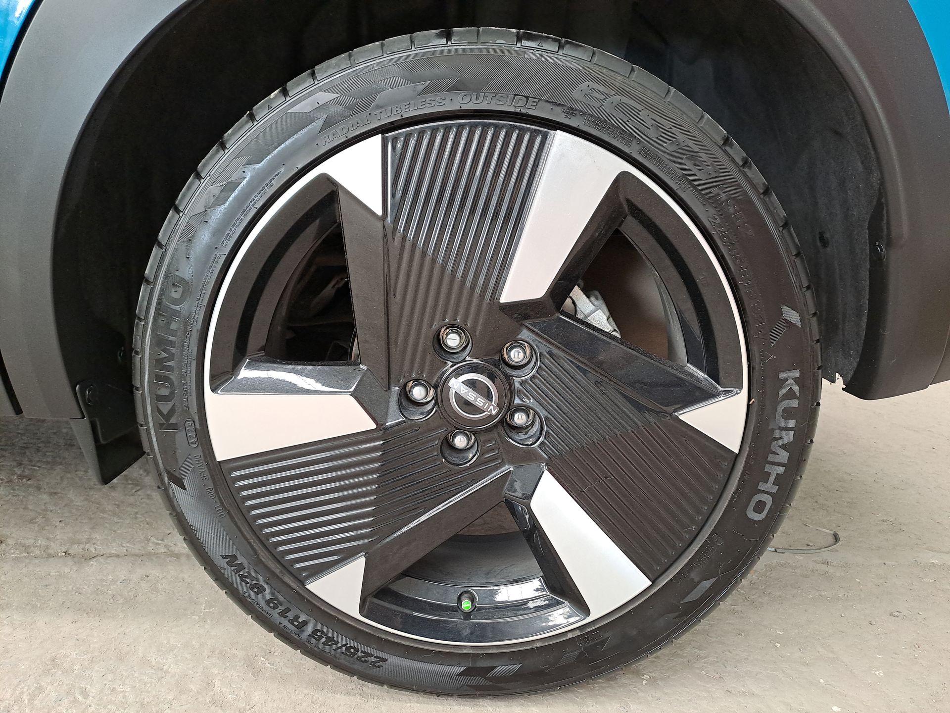 2025 Nissan KICKS PLATINUM CVT 25