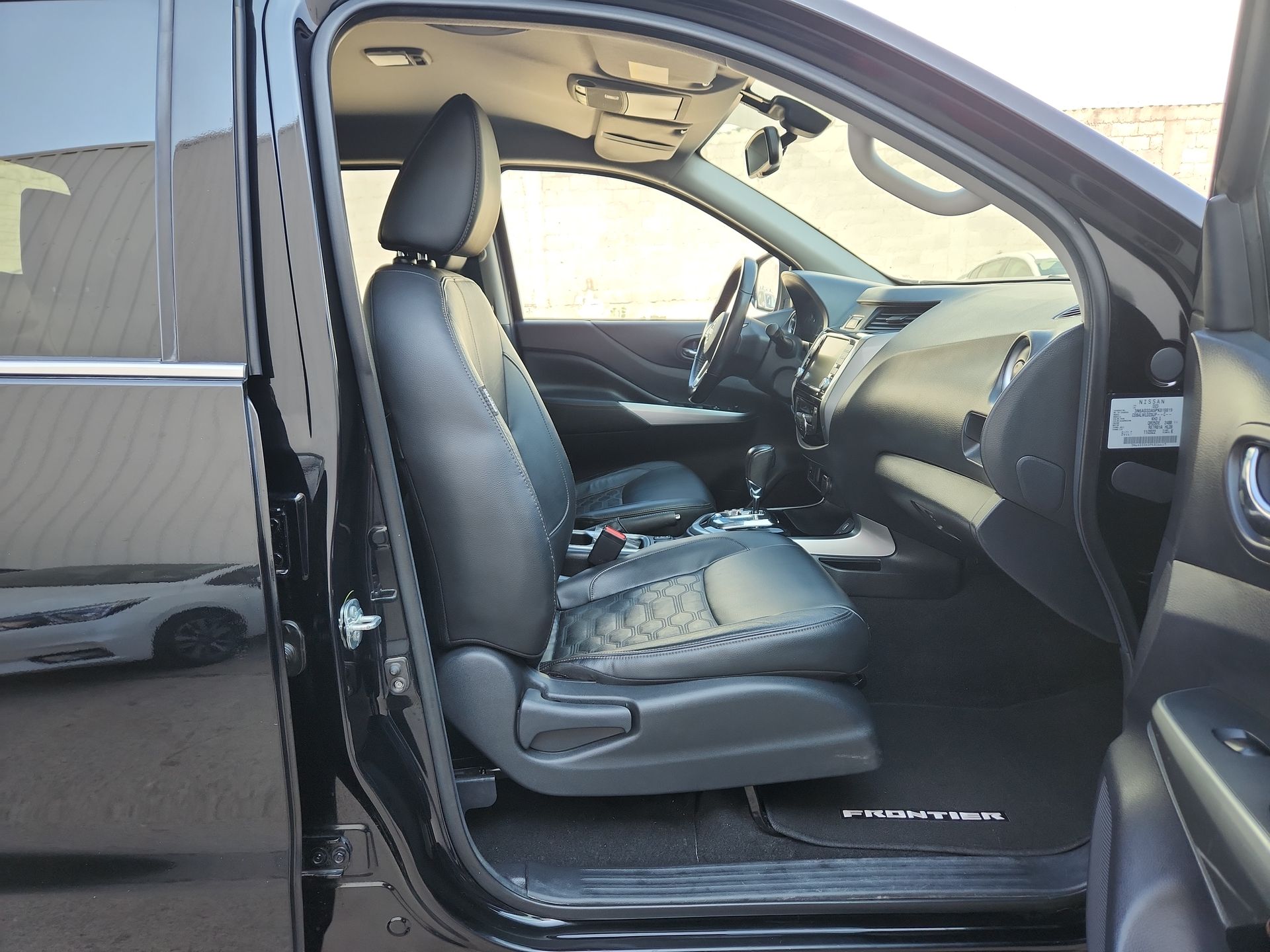 2023 Nissan FRONTIER PLATINUM LE TA 23