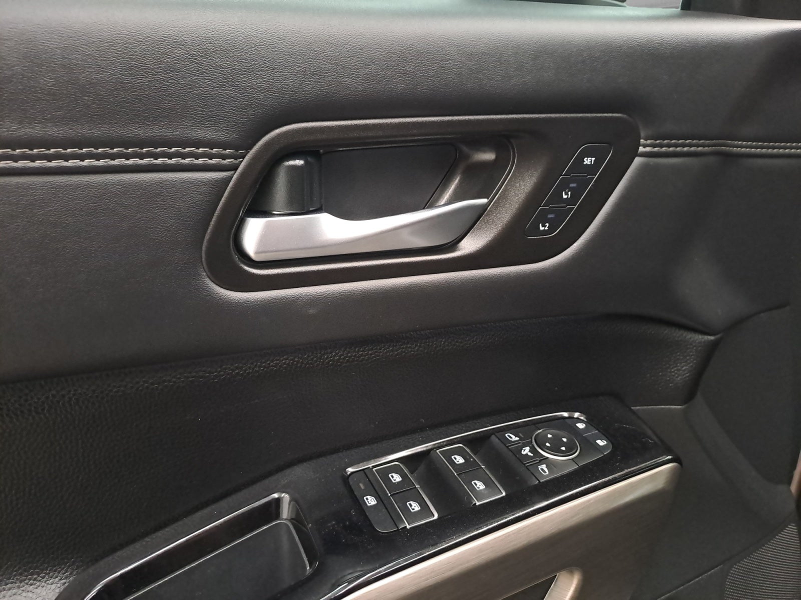 2025 Nissan PATHFINDER PLATINUM 4WD 25