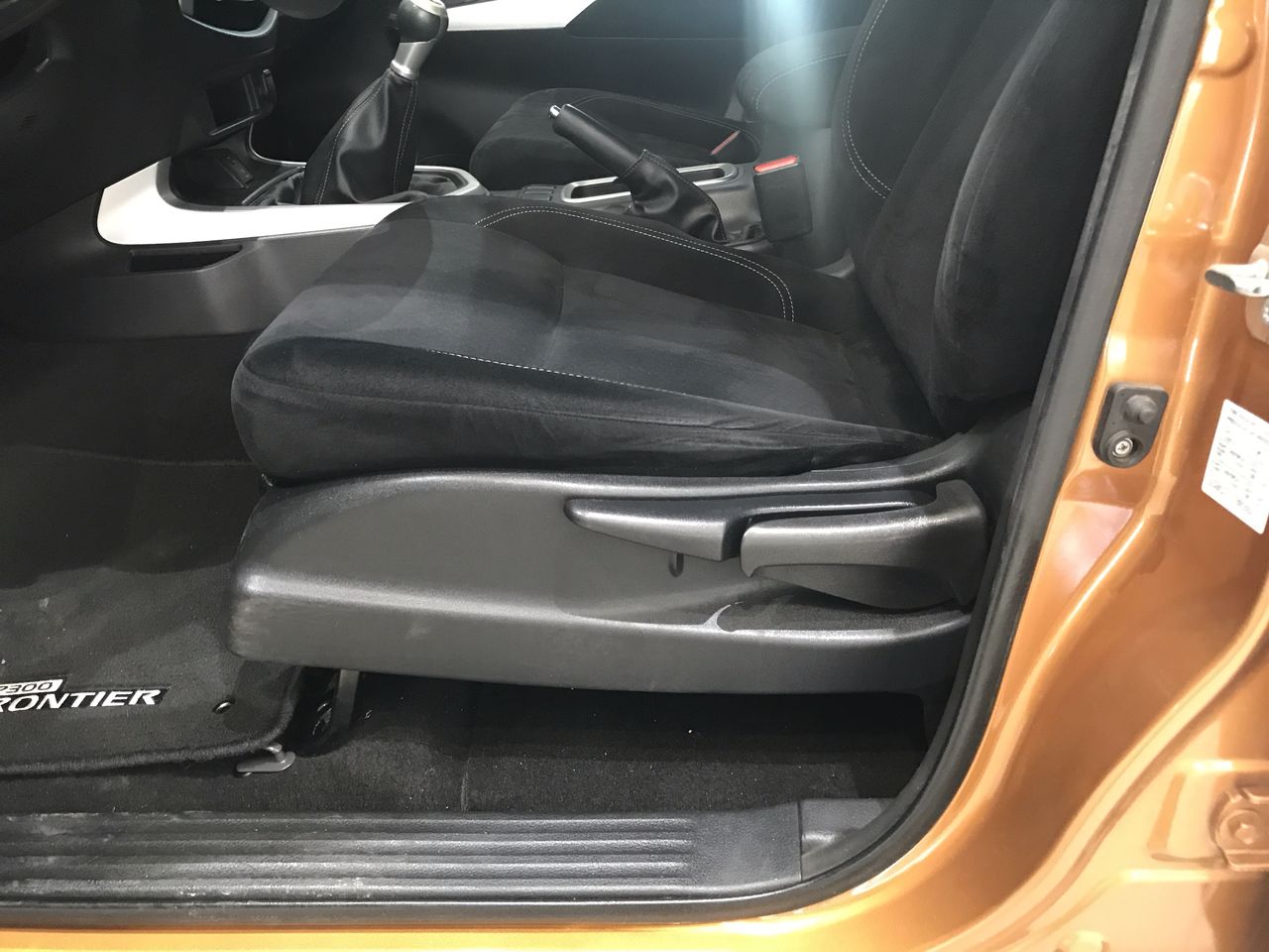 2018 Nissan NP300 FRONTIER LE TM AC