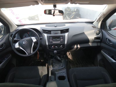 2020 Nissan NP300 DOBLE CABINA DOBLE CABINA SE TM AC PAQ SEG 6VEL