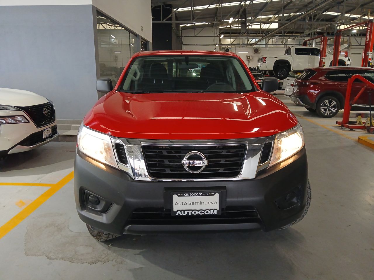 2020 Nissan NP300 DOBLE CABINA DOBLE CABINA SE TM AC PAQ SEG 6VEL
