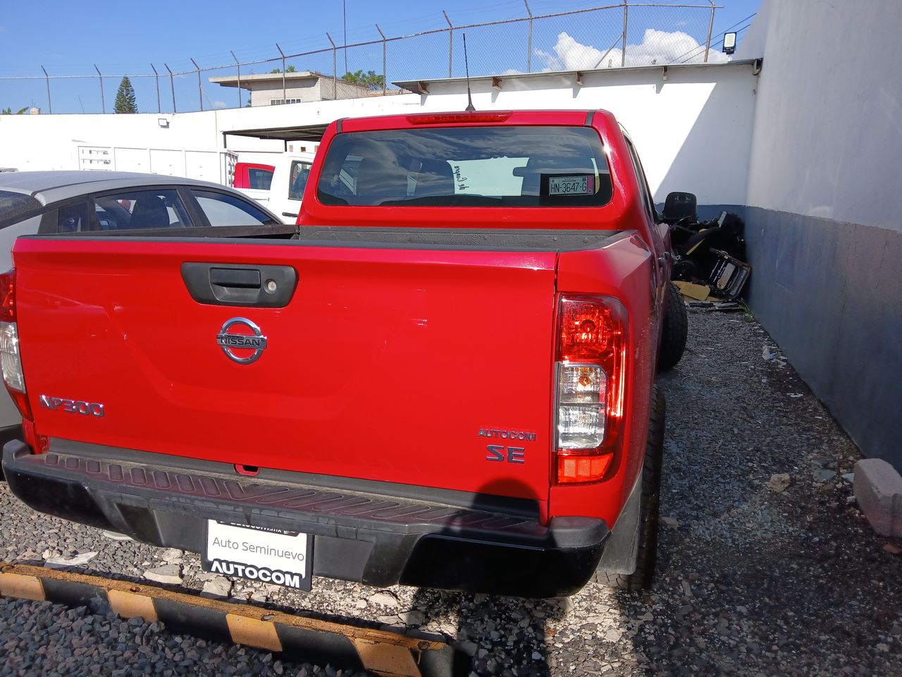 2020 Nissan NP300 DOBLE CABINA DOBLE CABINA SE TM AC PAQ SEG 6VEL
