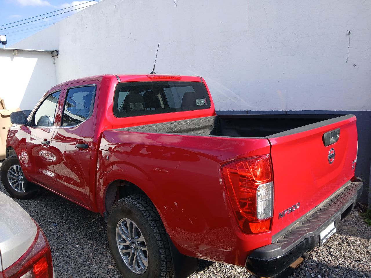 2020 Nissan NP300 DOBLE CABINA DOBLE CABINA SE TM AC PAQ SEG 6VEL