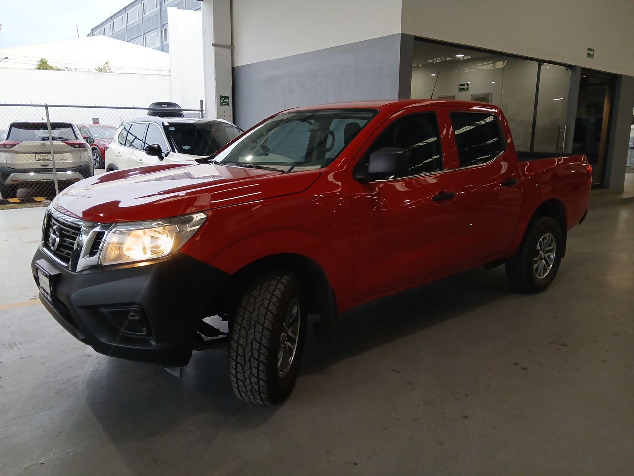 2020 Nissan NP300 DOBLE CABINA DOBLE CABINA SE TM AC PAQ SEG 6VEL