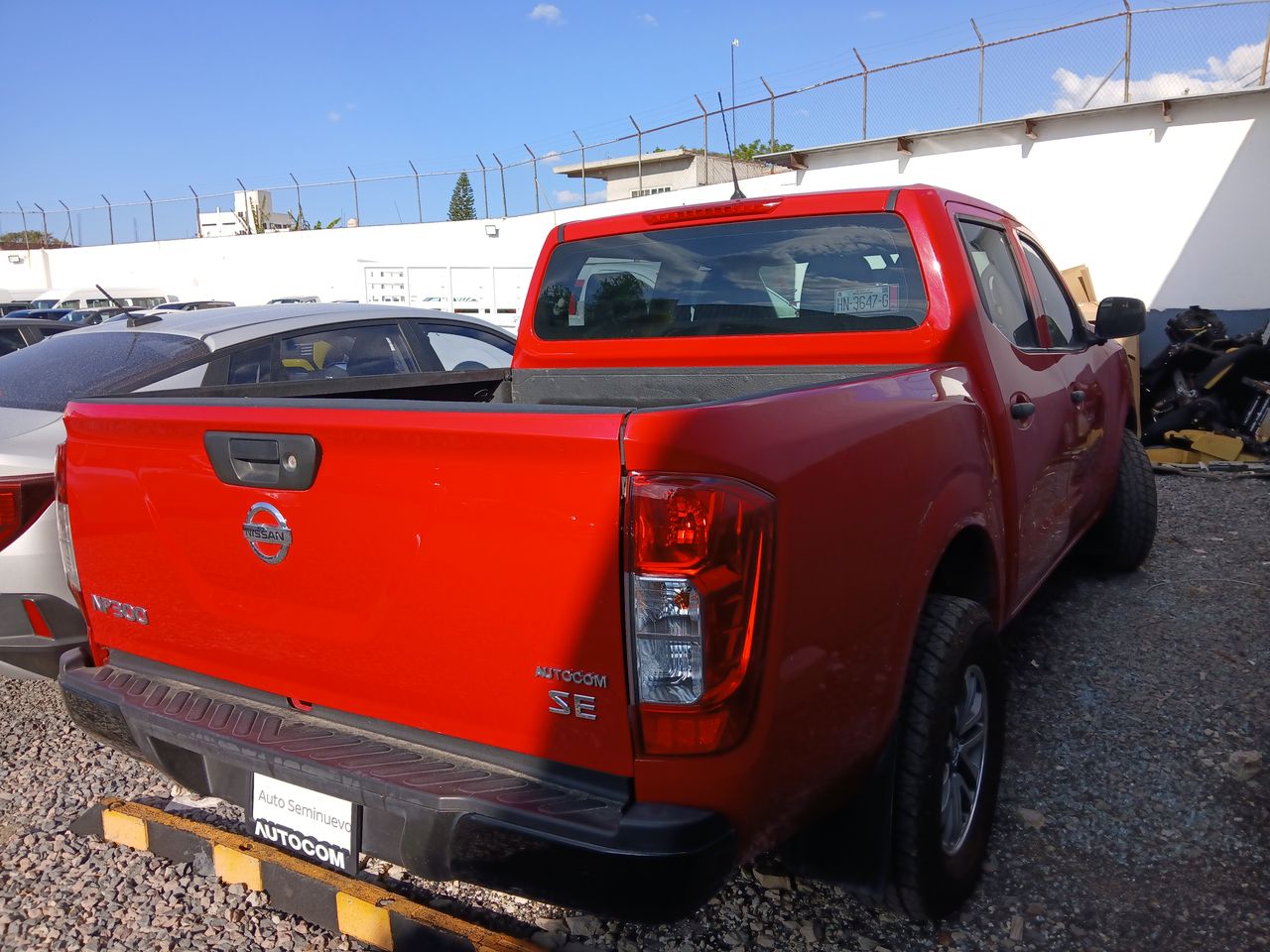 2020 Nissan NP300 DOBLE CABINA DOBLE CABINA SE TM AC PAQ SEG 6VEL