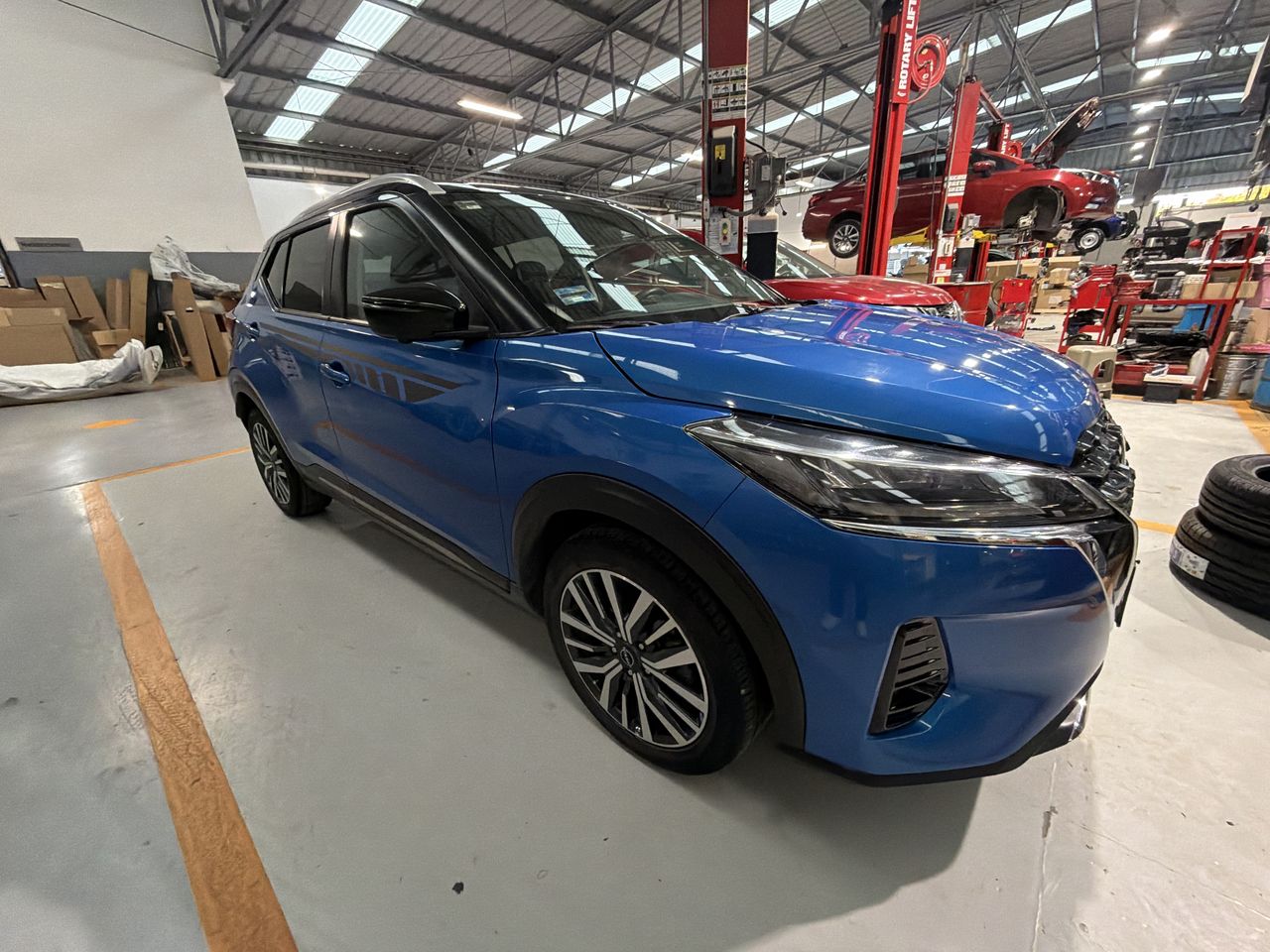 2023 Nissan KICKS KICKS PLATINUM CVT NEGRO BI-TONO