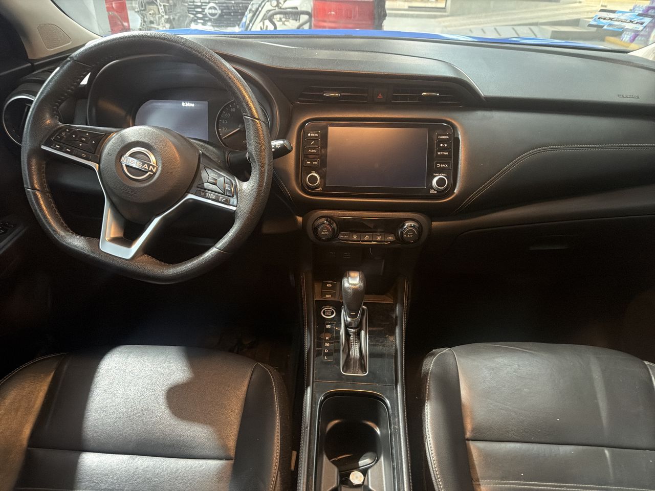 2023 Nissan KICKS KICKS PLATINUM CVT NEGRO BI-TONO
