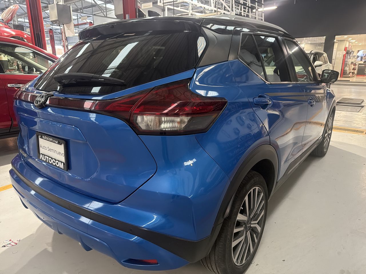 2023 Nissan KICKS KICKS PLATINUM CVT NEGRO BI-TONO