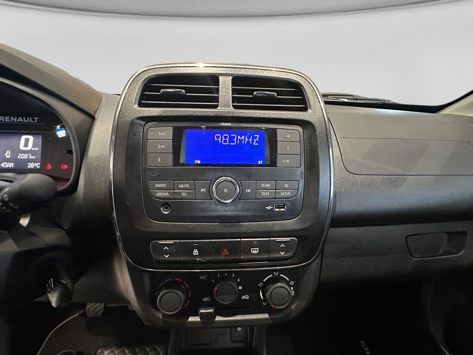 2026 RENAULT KWID INTENS