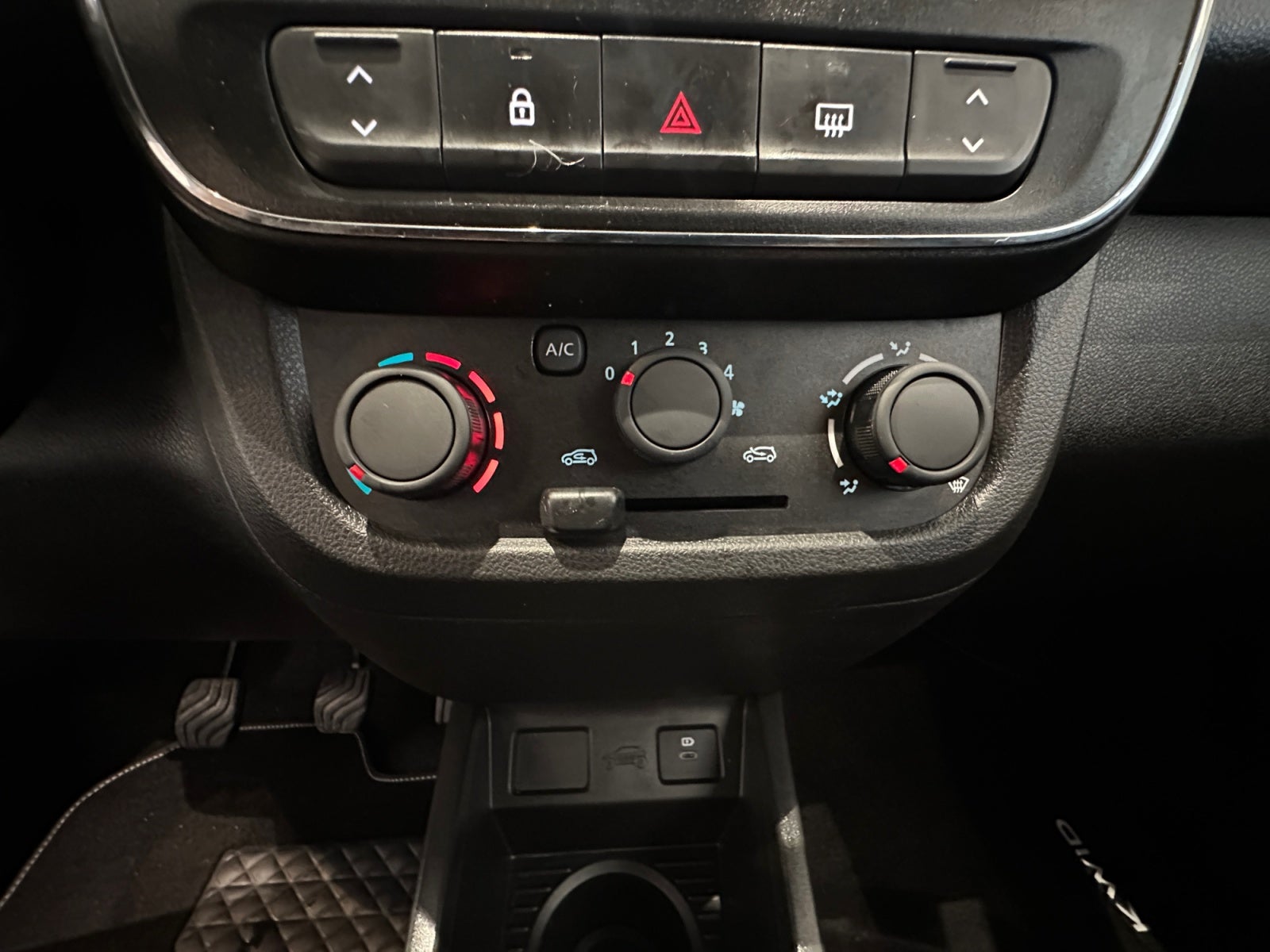 2026 RENAULT KWID INTENS