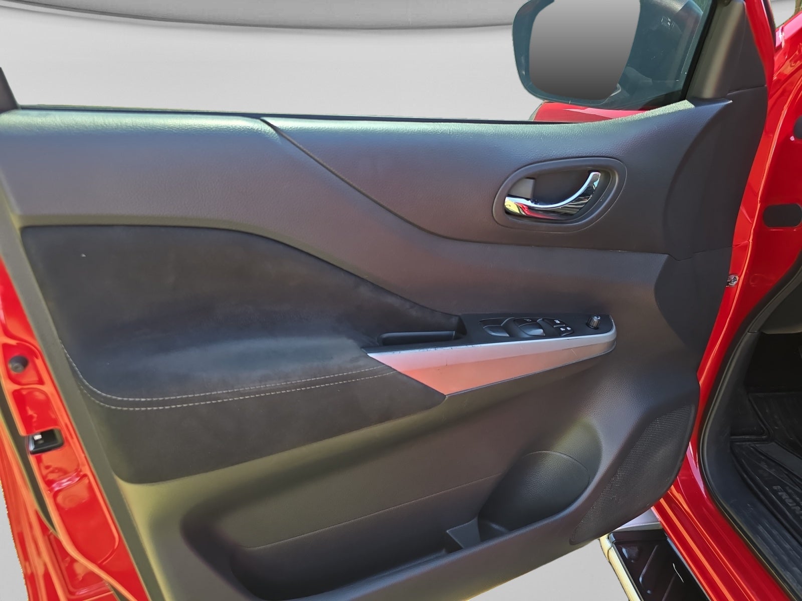 2020 Nissan FRONTIER LE TM AC
