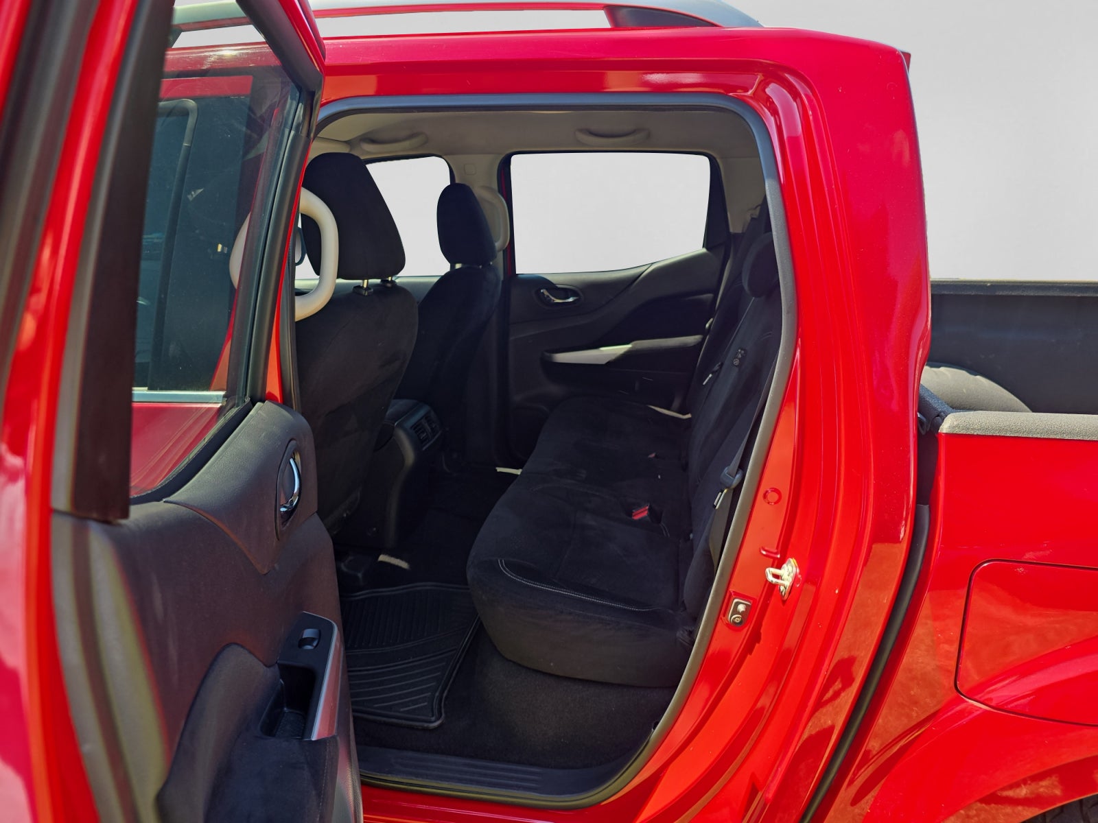 2020 Nissan FRONTIER LE TM AC