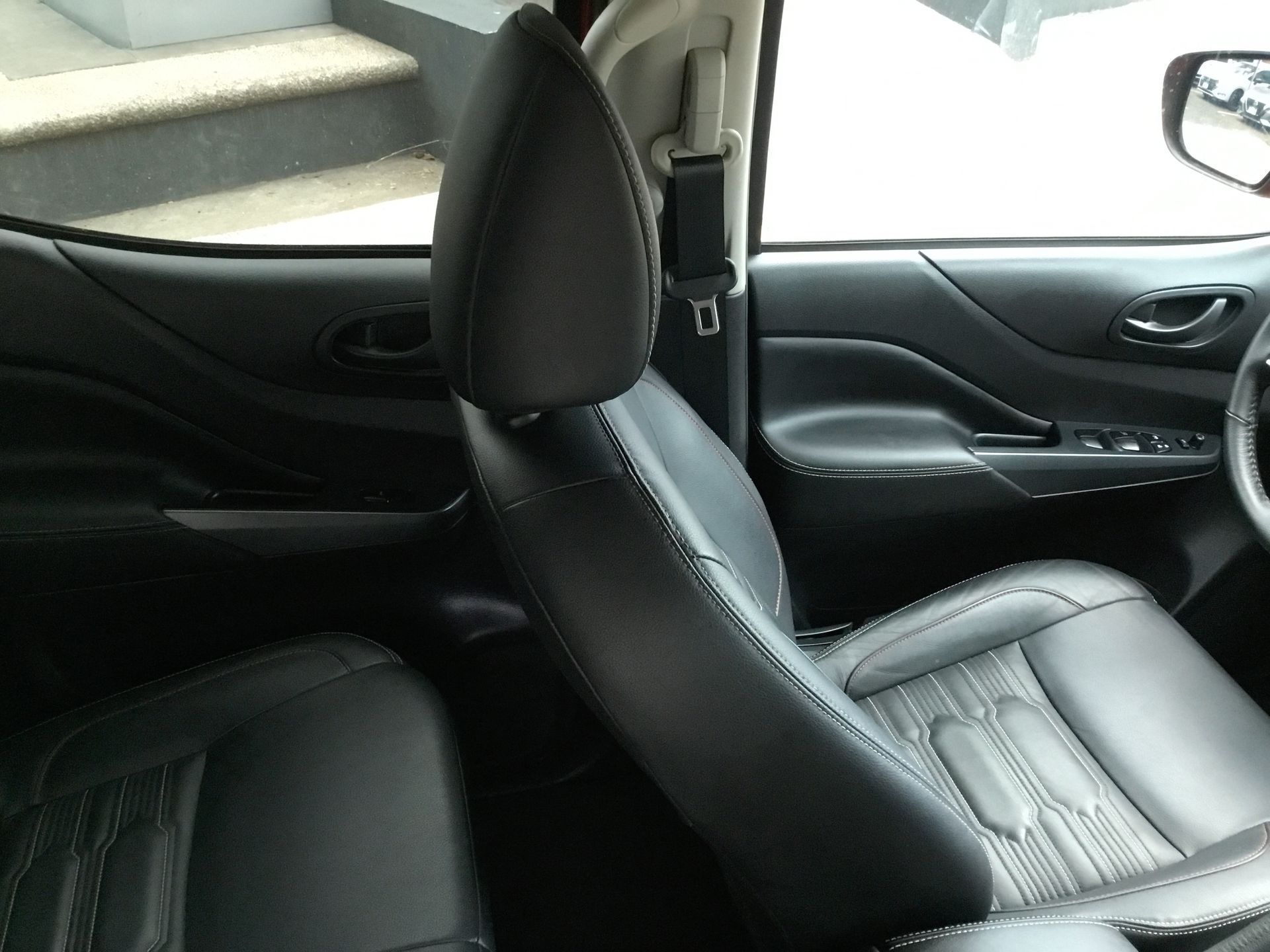 2025 Nissan FRONTIER PRO-4X 4X4 TA 25