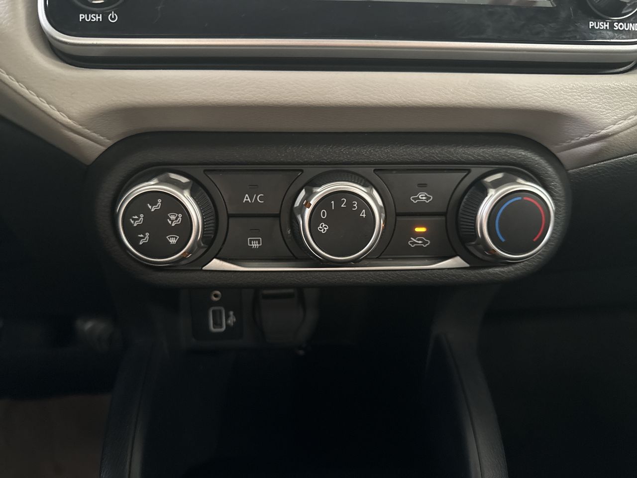 2021 Nissan VERSA ADVANCE MT 21