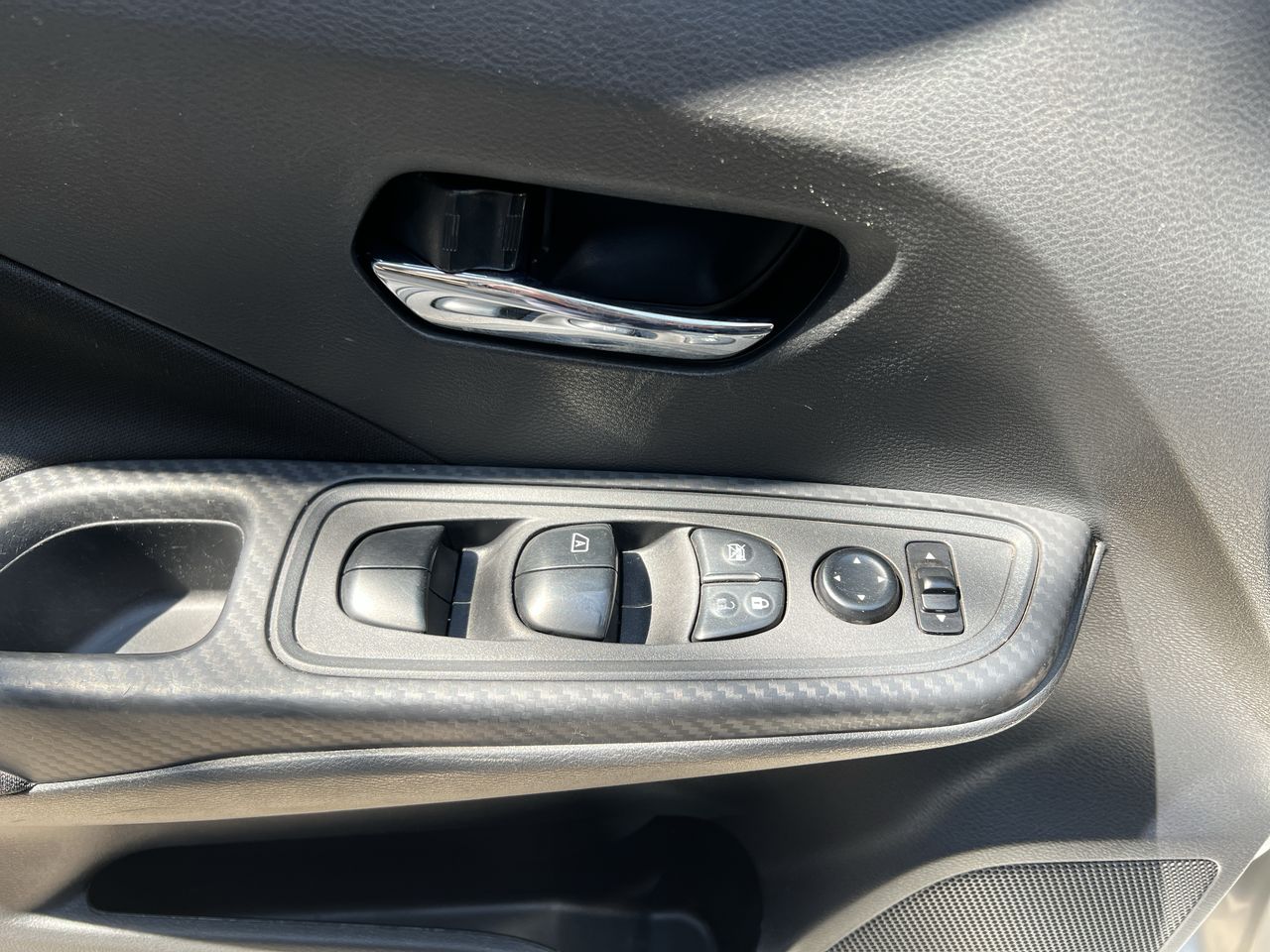 2022 Nissan VERSA ADVANCE MT