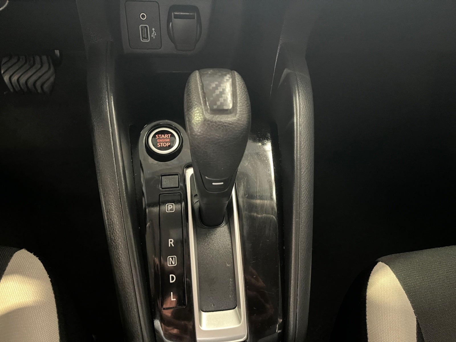 2022 Nissan VERSA ADVANCE CVT 22