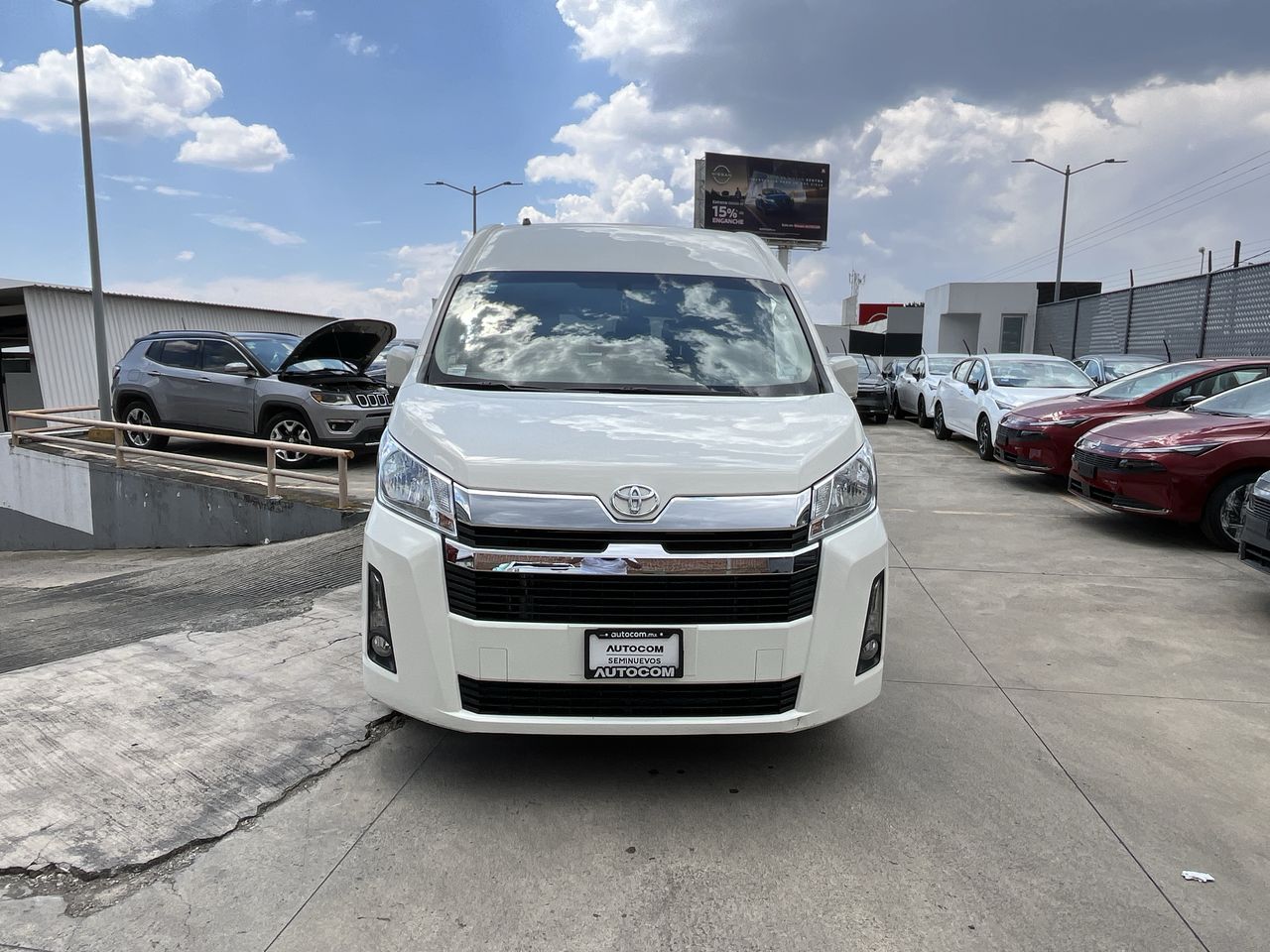 2023 Toyota HIACE 12 PASAJEROS