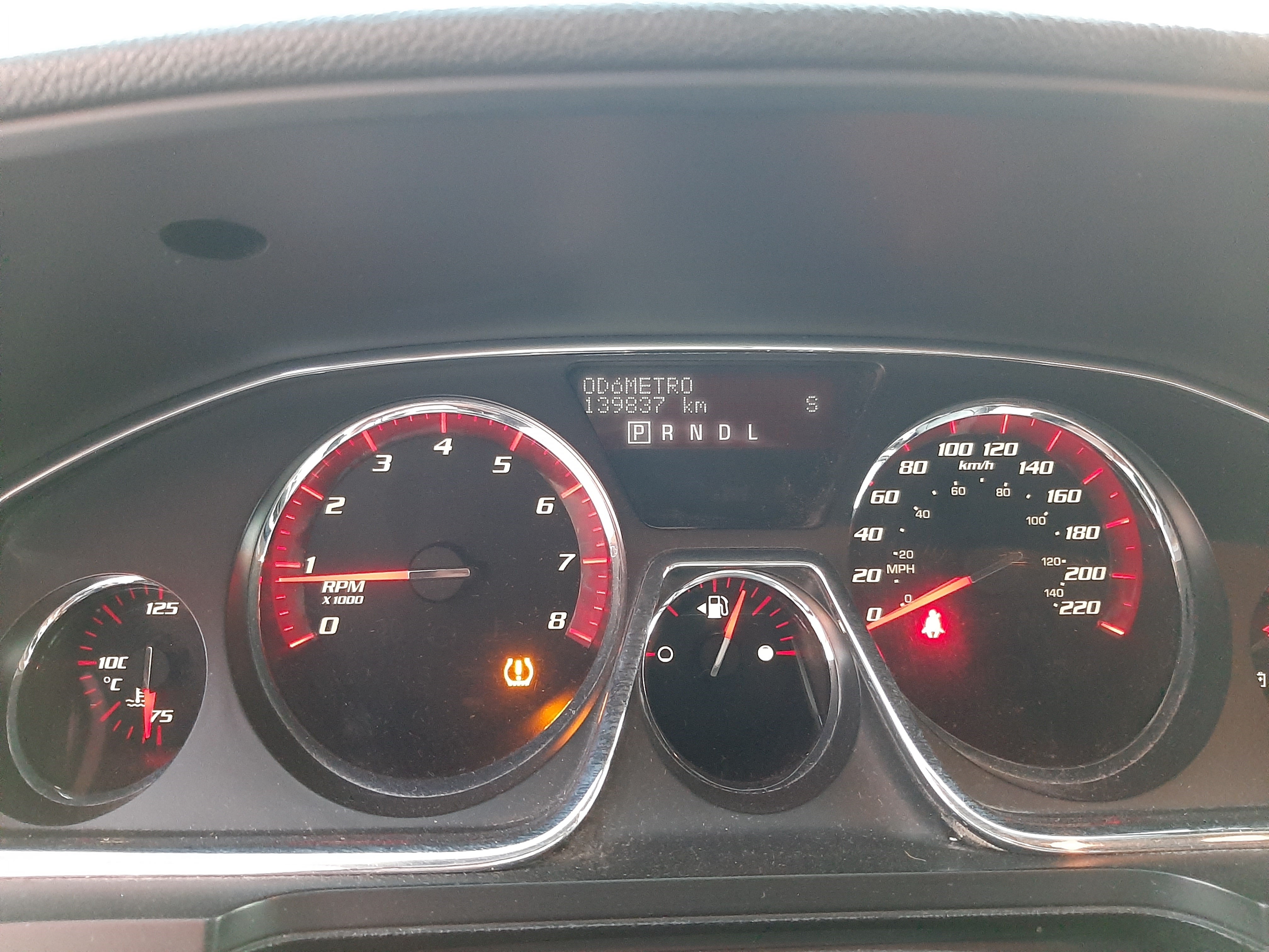 2015 GMC ACADIA 5 PTS DENALI TA 7 PAS PIEL XENON RA-20 CROM 4X4