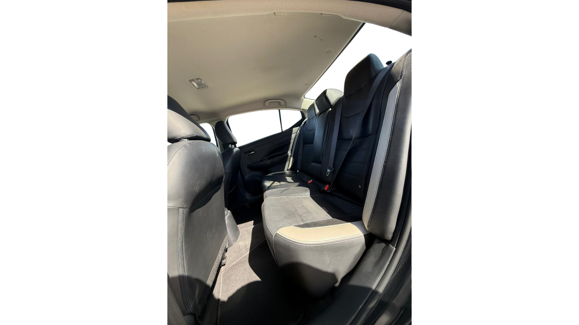 2022 Nissan VERSA 4 PTS PLATINUM CVT AAC AUT VE PIEL GPS F LED RA-17