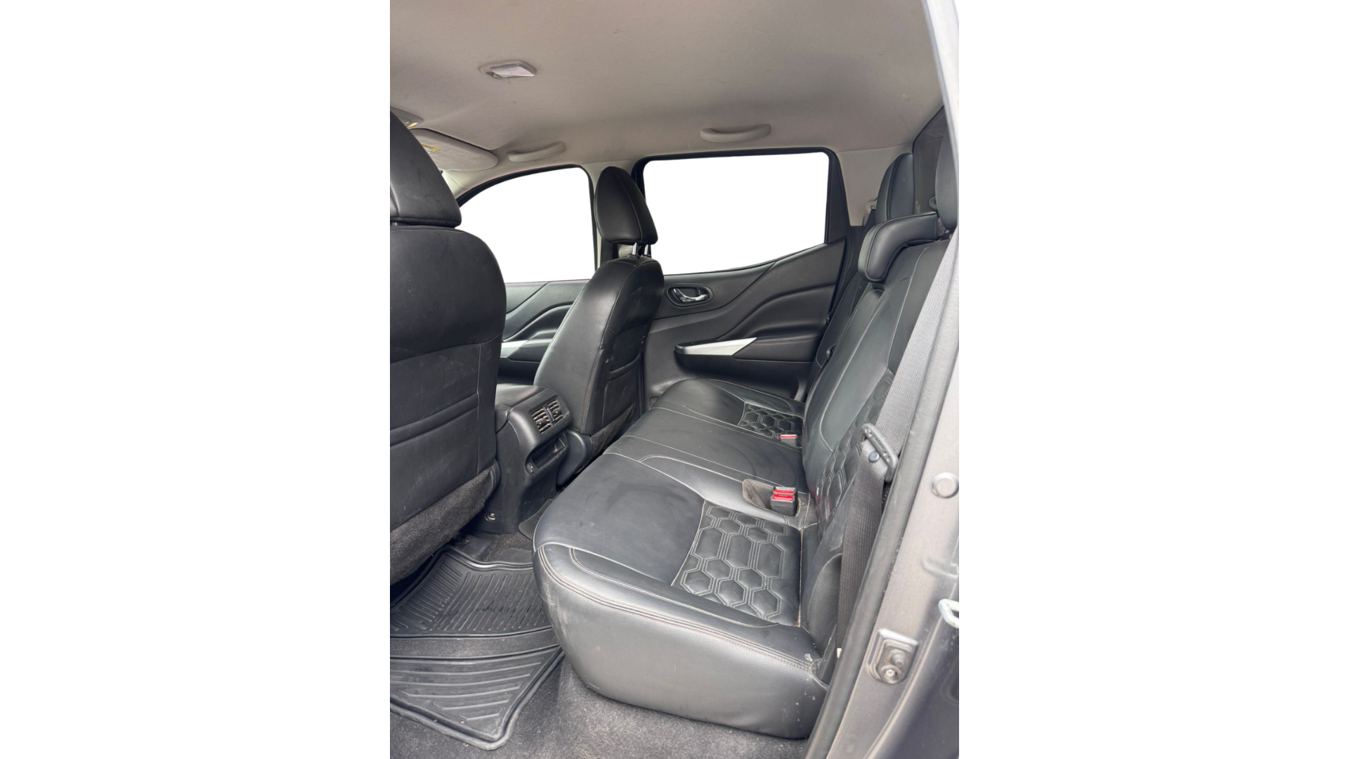 2023 Nissan FRONTIER 4P PLATINUM LE L42.5 AUT