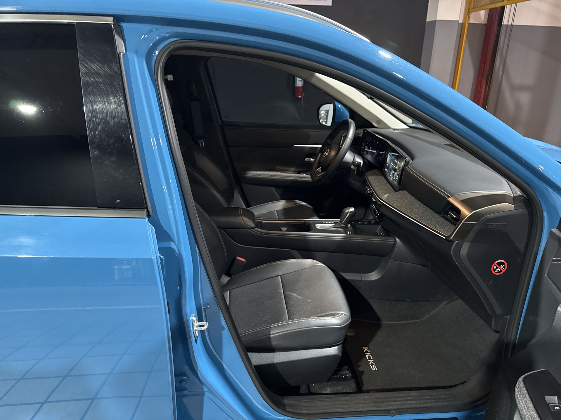2025 Nissan KICKS KICKS PLATINUM CVT