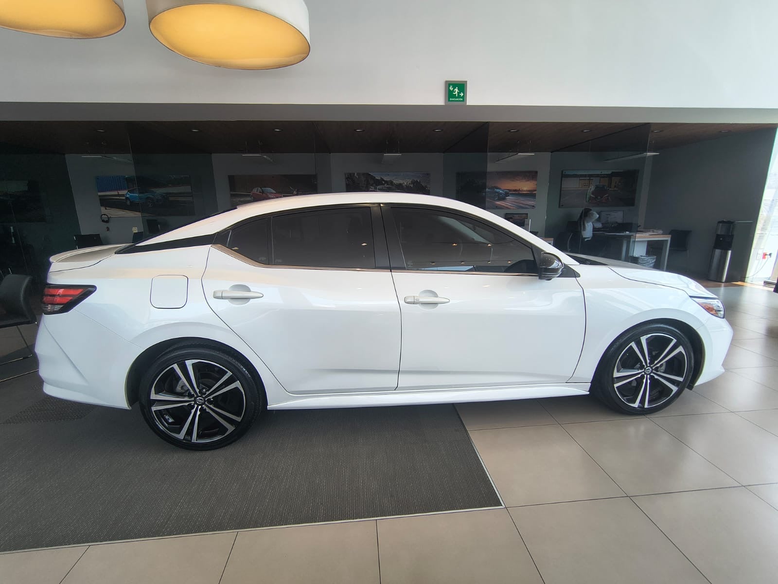 2022 Nissan SENTRA 4 PTS SR CVT AAC ASTOS DEPORTIVOS BOSE QC F LED RA-18