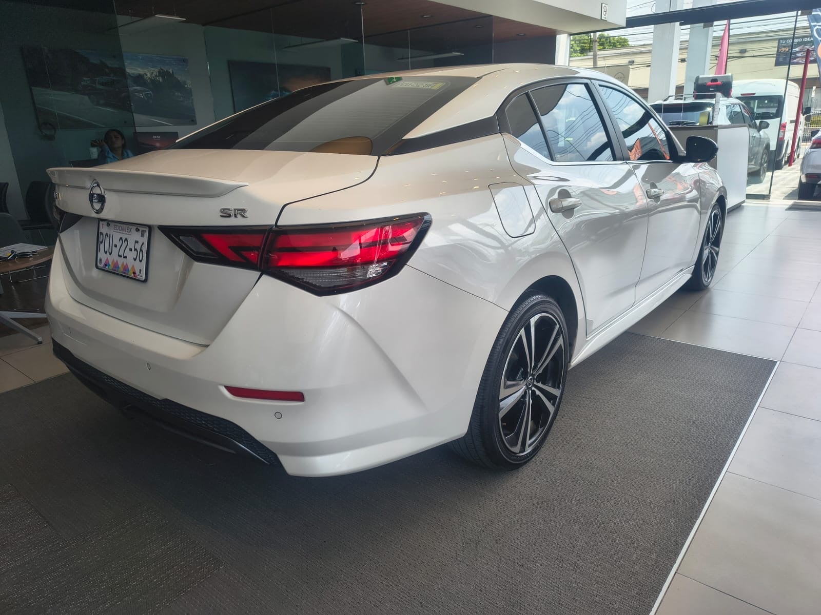 2022 Nissan SENTRA 4 PTS SR CVT AAC ASTOS DEPORTIVOS BOSE QC F LED RA-18