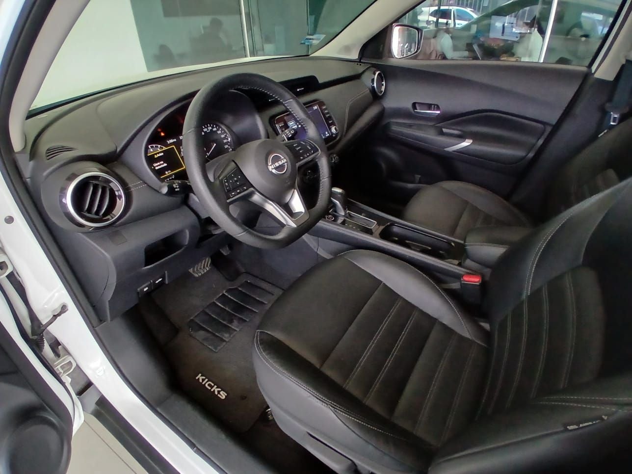 2024 Nissan KICKS 5P PLATINUM L41.6 AUT